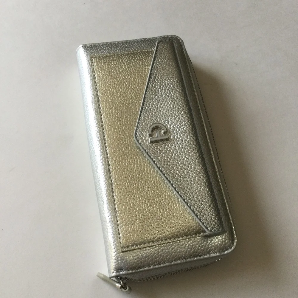 COLE HAAN TOWN CONTINENTAL ZIP AROUND LEATHER WALLET SILVER / GOLD METALLIC NEW